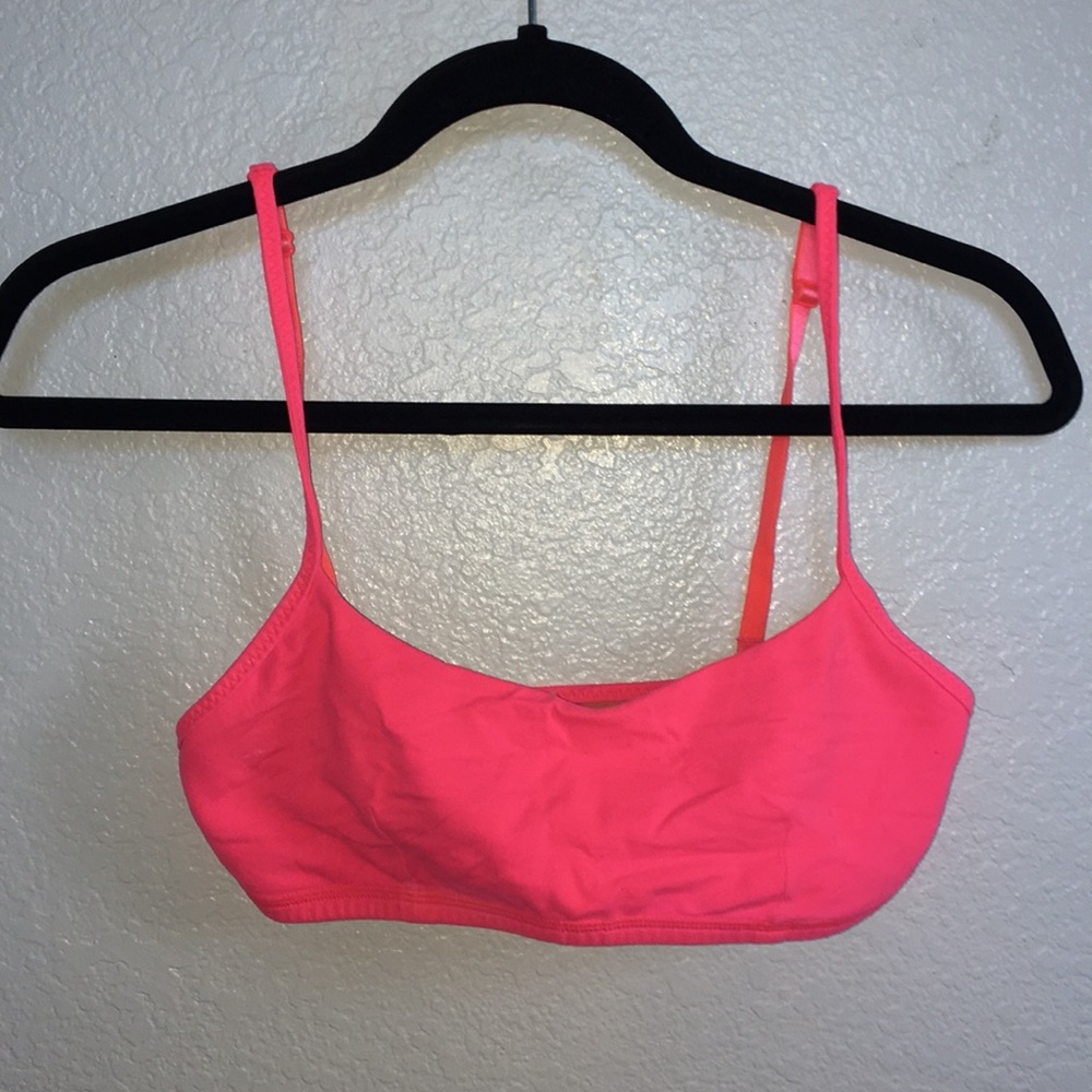 bright pink lulu lemon bra